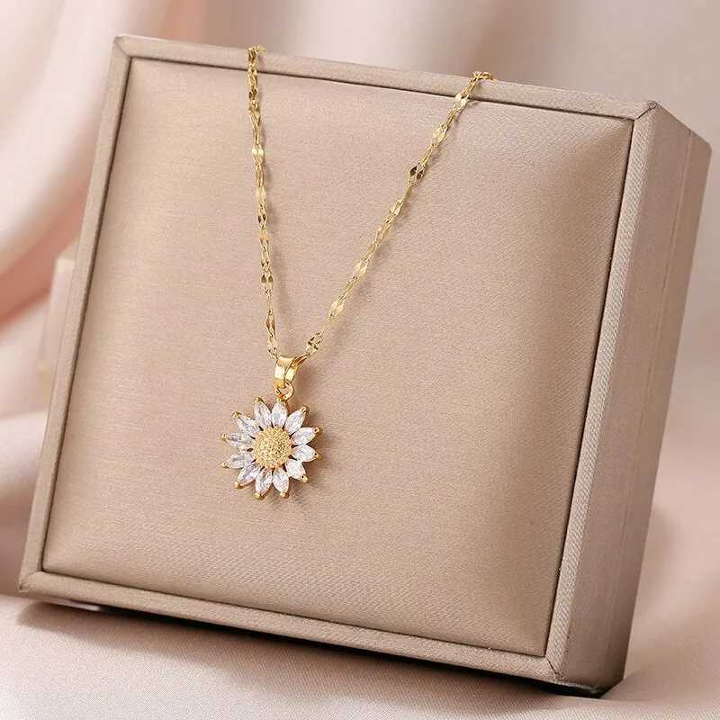 New Arrival 1PCS Gold-color Necklace Ladies Light Luxury Style Flower Pendant Inlaid Zirconia Titanium Steel Chain Holiday Jewelry V250616