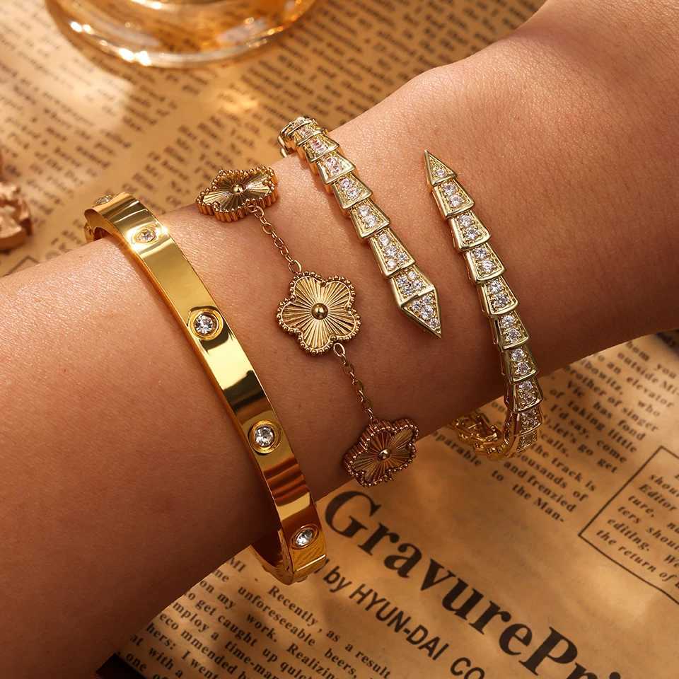 Exquisite Snake Stainless Steel Suitable For Womens Travel And Dressing And Matching Fashionable Jewelry Z250616