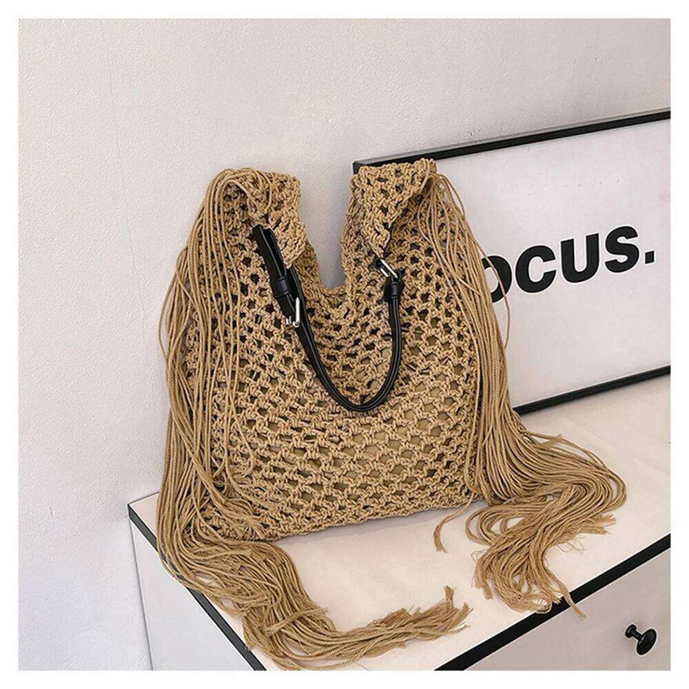 Women's Spring New Simple Hollow Woven Bohemian Tassels Tote Casual Vacation Style Single Shoulder Beach Bag