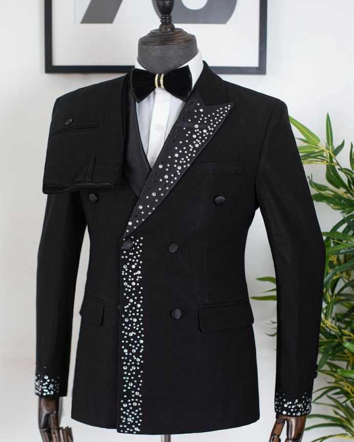 New Fashion Tuxedo Suits Sparkly Crystals Beaded Groom Wedding Suits Double Breasted Jacket Pants 2 Pieces Formal Man Party Tuxedos Customized Blazers