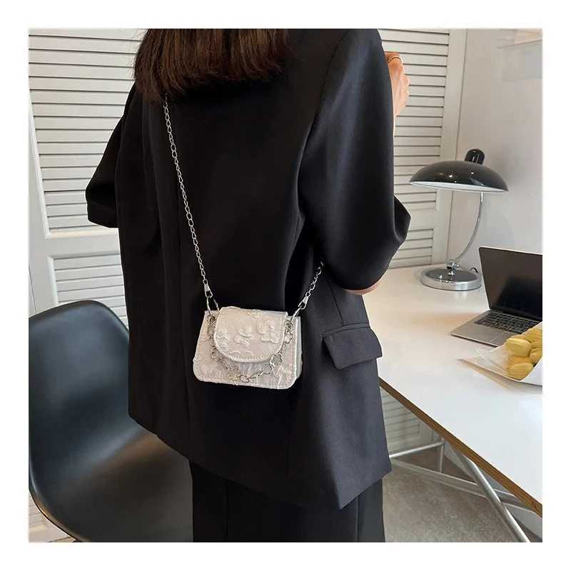Retro Mini Handbag for Women Trendy 2025 New Featuring A Simple Chain Mini Mouth Red Envelope Crossbody Bag XJ2520616