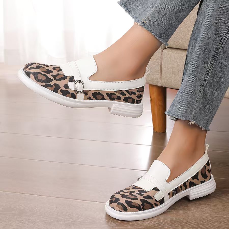 Fashionable leopard print thick-soled casual shoes, waterproof platform mid-heel, stylish mother shoes, wear-resistant.
