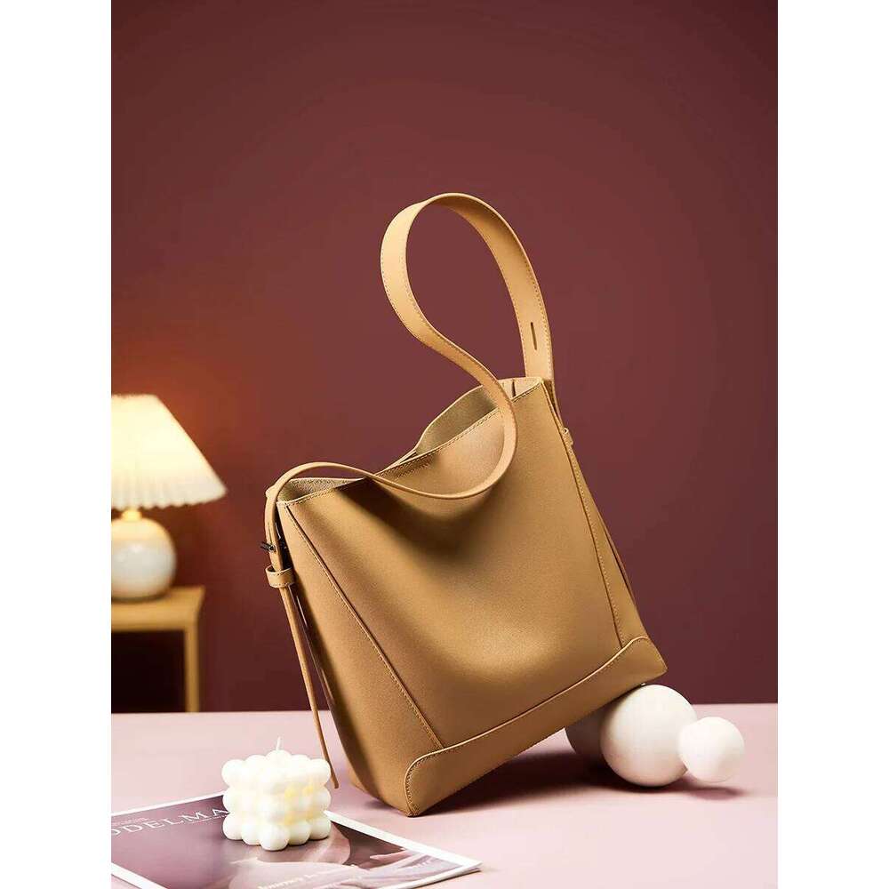 100% Genuine Leather Women Shoulder 2025 New Fashion Ladies Crossbody Large capacity Tote Commuter Bucket Bag gift