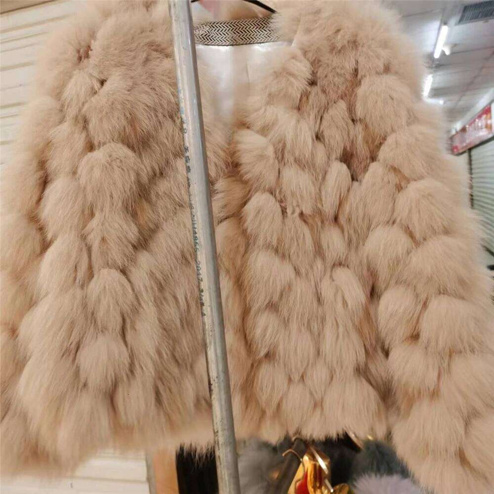 Hot Sales 2024 Women Winter Warm Real Fox Coat High Quality Fashion Full Sleeves V Neck Female Fur Short Outwear