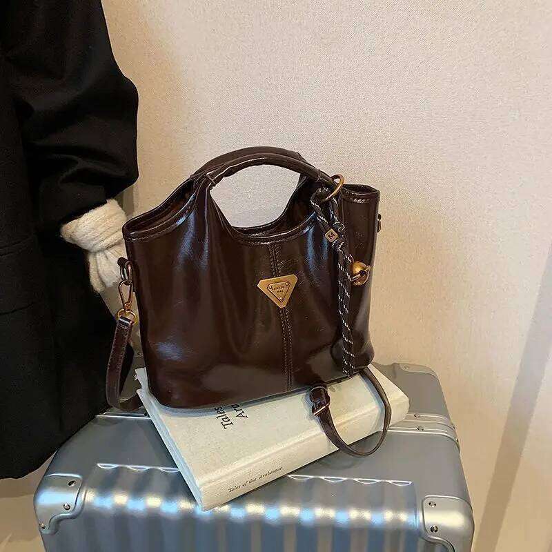 Fashionable hand-held oil wax leather small square for women, Korean version Instagram trend, versatile single-shoulder bag