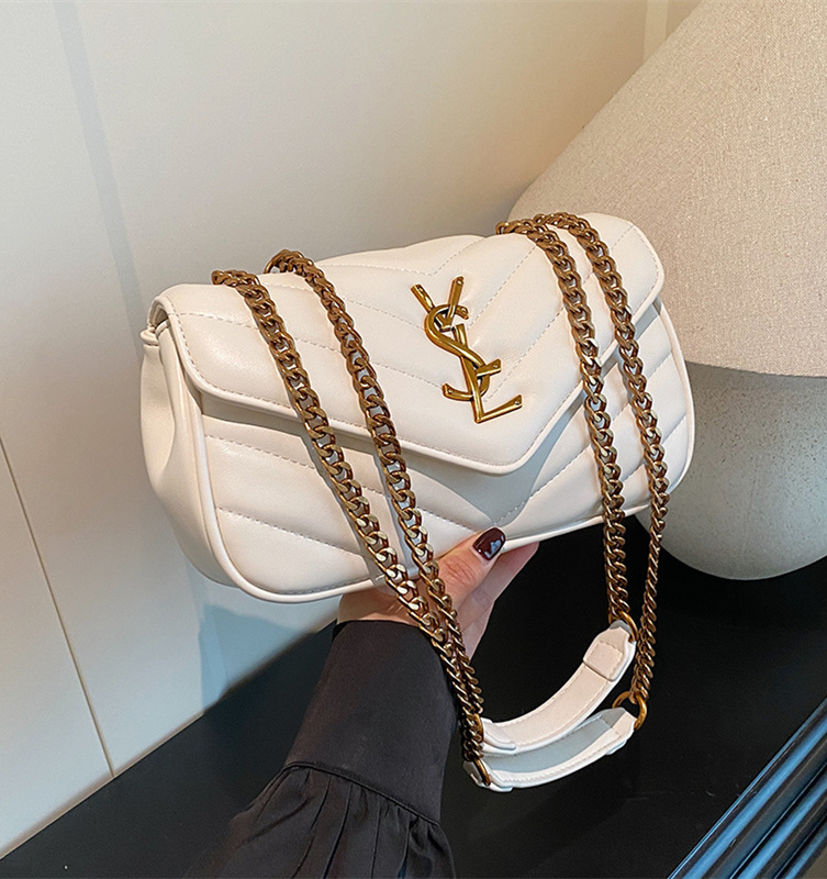Free shipping designer 2025 new Korean version high-end embroidery thread diamond grid fashion envelope bag cloud bag chain bar single shoulder black 