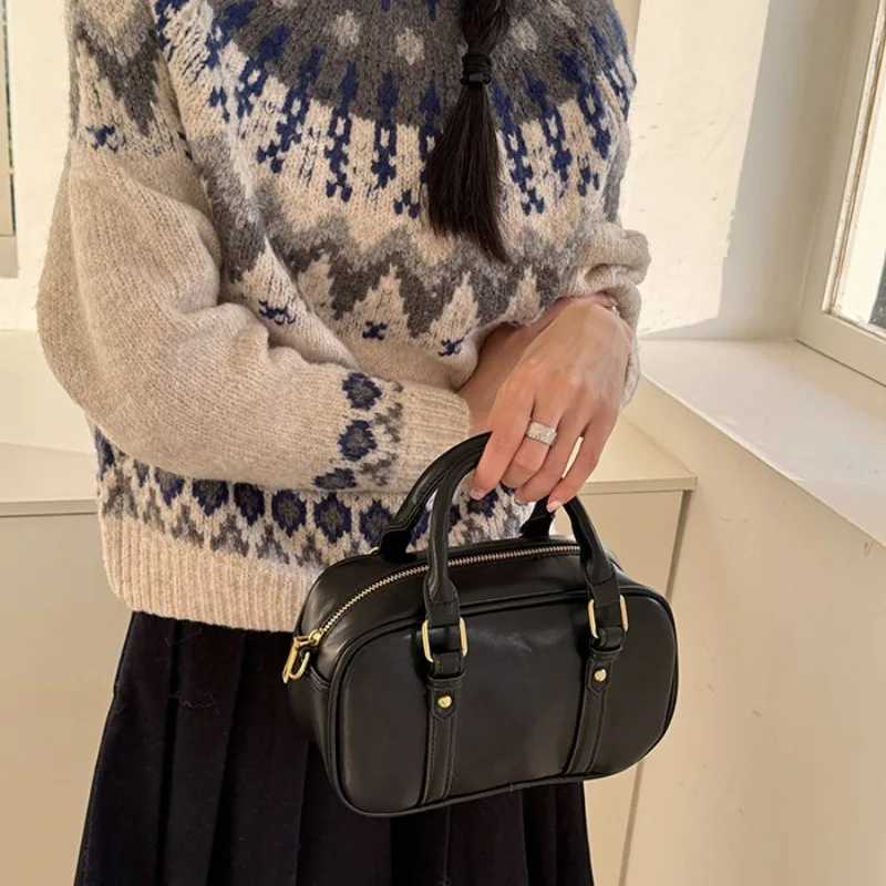 2025 New Crossbody Bag Retro Style Commuter Bag Korean Version Bowling Bag Spring New Handbag Crossbody Bag XJ2520616