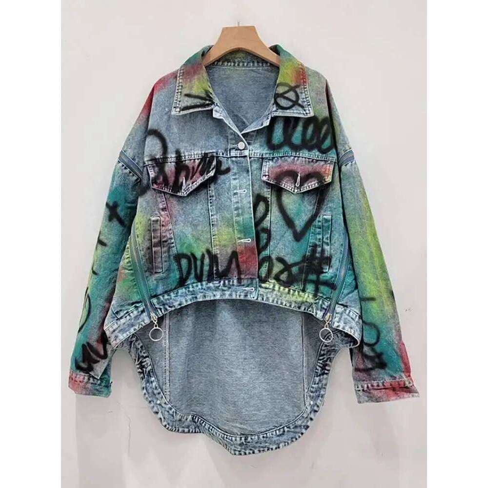 DEAT Women Denim Coat Loose Patchwork Zippers Letters Graffiti Contrast Color Irregular Jackets 2024 Summer New Fashion 33A1421