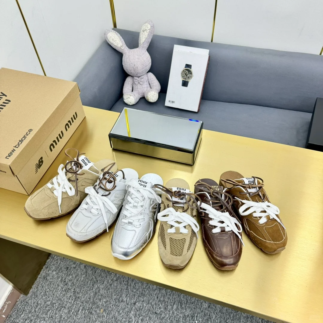 Womens Mens slipper 10a Designer Casual shoe 530 sneakers Suede leather Booties Luxury moccasin trainer Loafers shoes brown walk outdoor sport track travel run shoe