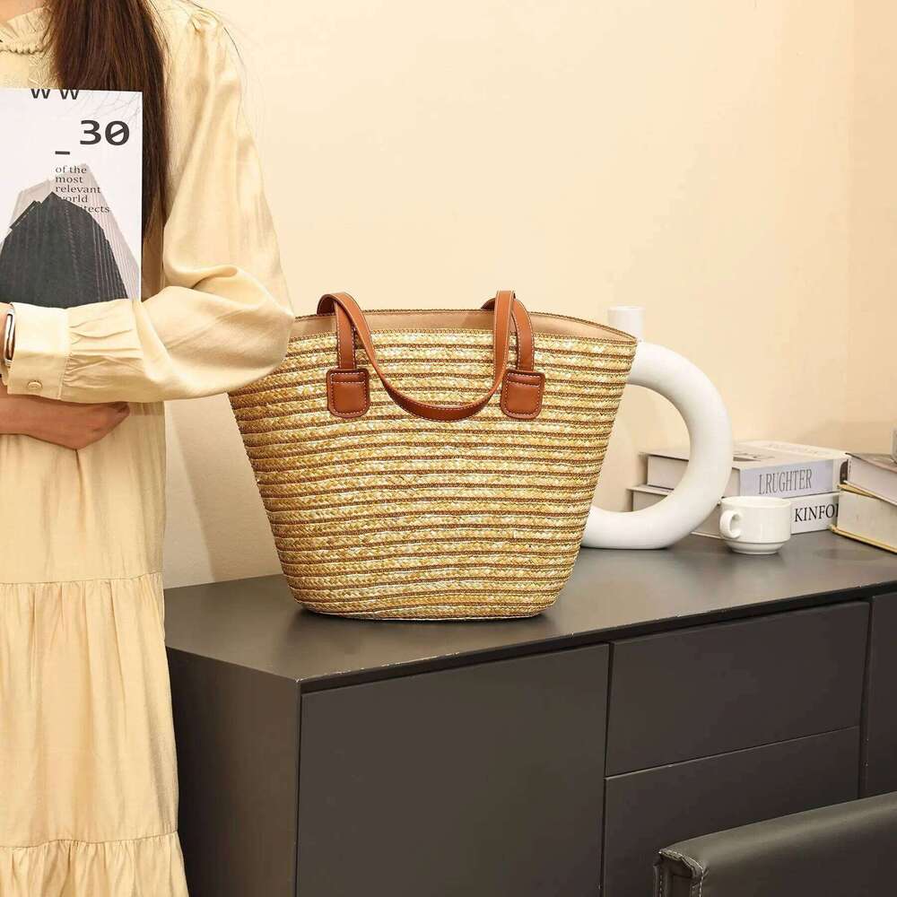 Casual large-capacity handbag, summer beach straw woven bag, casual vacation single-shoulder commuting tote bag