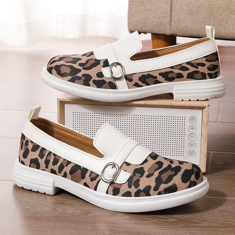 Fashionable leopard print thick-soled casual shoes, waterproof platform mid-heel, stylish mother shoes, wear-resistant.