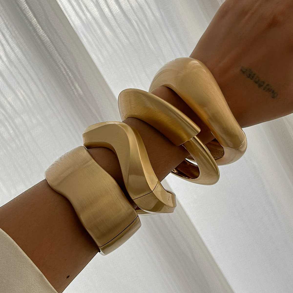 Ingemark 7 Styles Punk Matte Heavy Metal Chunky Spring Bangles Women Trend Vintage Gold Color Charm Steampunk Jewelry Z250616