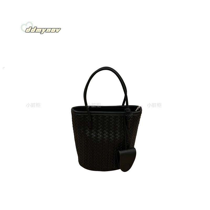 This Season 2025 New Fashion Woven Handbag Small Bucket Textured Shoulder Crossbody Women's Bag ddmynov