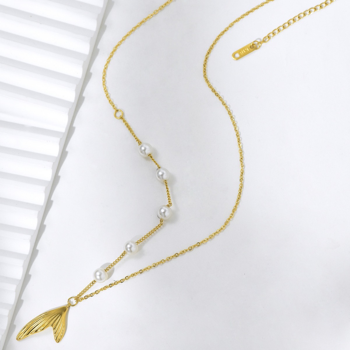 Light Style Pearl Fish Tail Necklace for Women Design High-end Titanium Steel Non-fading Jewelry