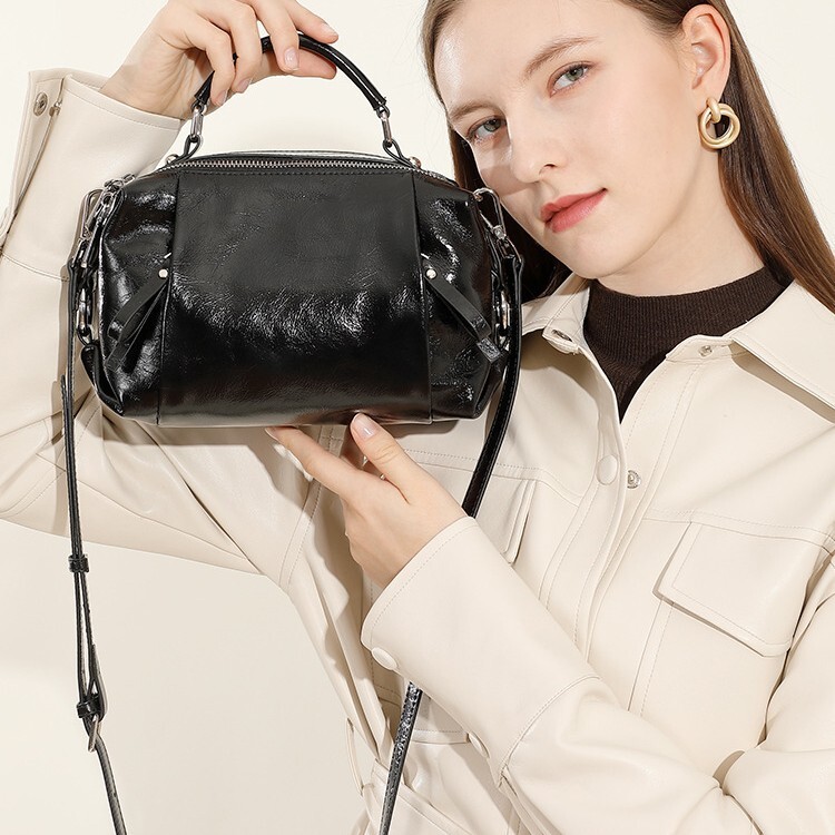 Free Shipping 2025 Luxury Spring/summer New Versatile Handbag Designer Bags Top Layer Cowhide Single Shoulder Boston Women's Bag