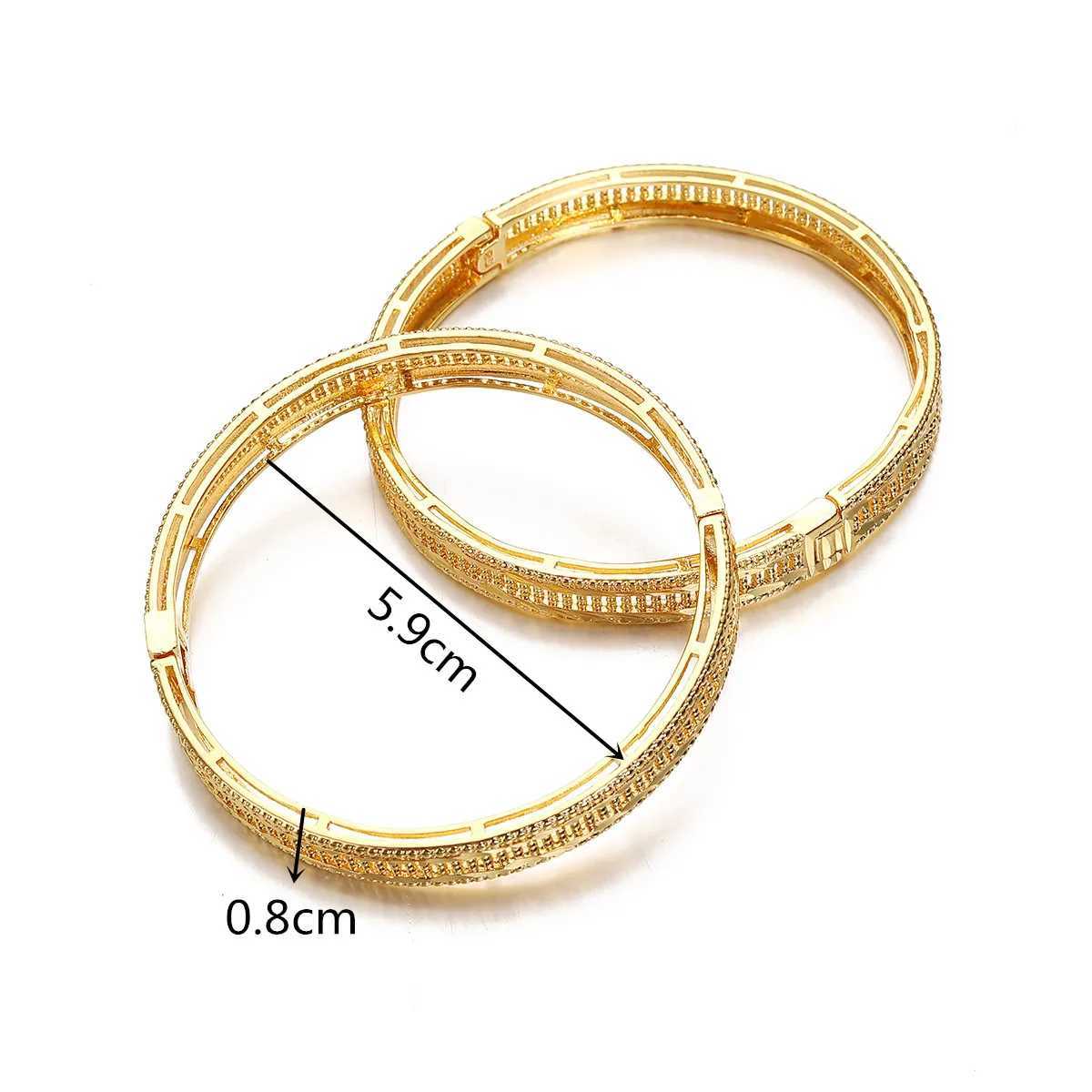 Luxury Design Gold Color Heart Pattern Cuff Unisex Wide Bangle Z250616