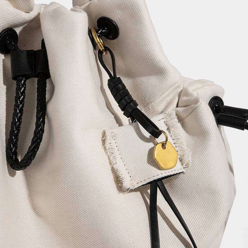 2025 New Zipper Canvas Designer Commuter Women Homeless Handbag Bag Multifunctional And Large Capacity Backpack