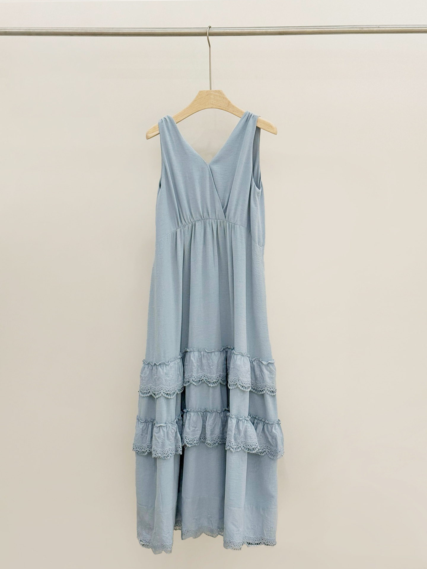 BL300 Women's Sleeveless Lace Large Skirt Slimming Beach Vacation Long Dress