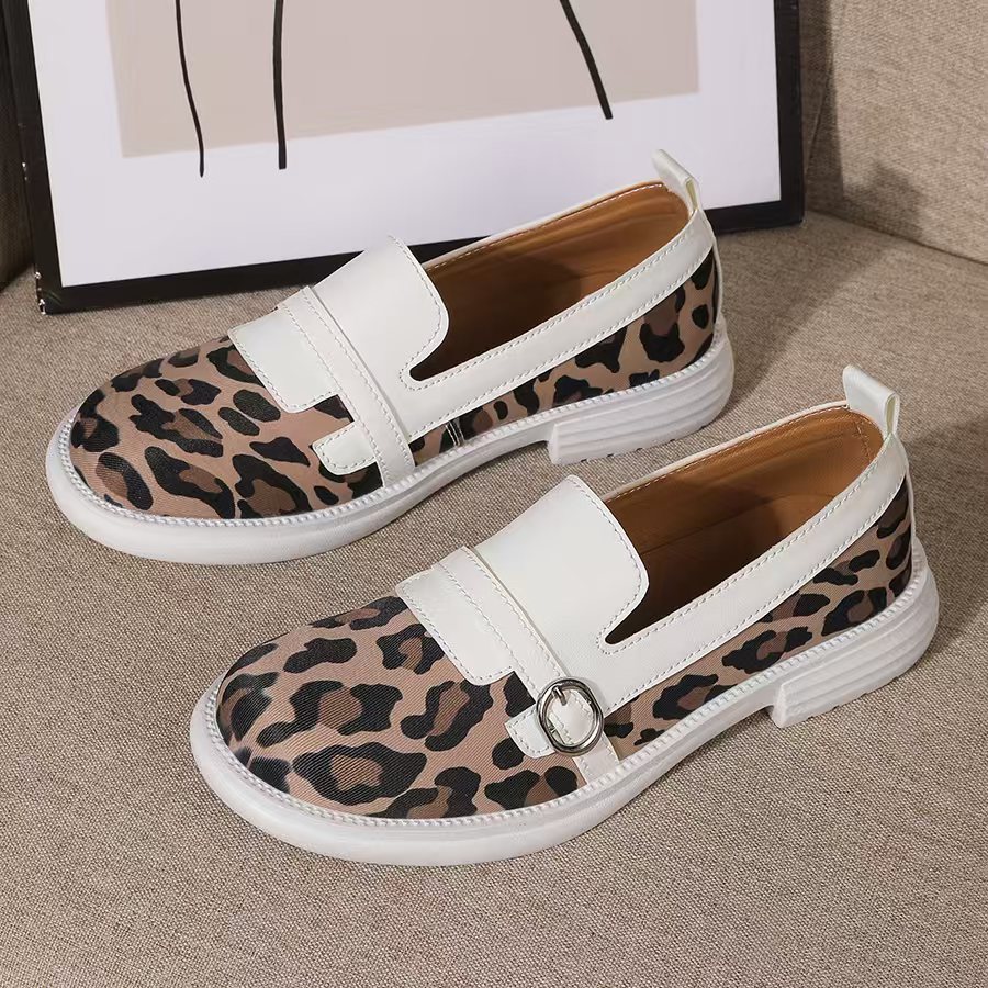 Fashionable leopard print thick-soled casual shoes, waterproof platform mid-heel, stylish mother shoes, wear-resistant.