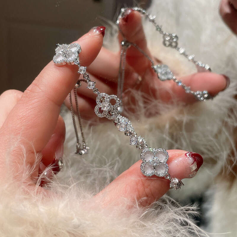 2025 NEW Luxury Jewelry Designer Bracelet 4leaf clover Chain Zircon Rhombus Flower Adjustable Sweet Girl Heart Light Bracelet Niche Fashion Exquisite 