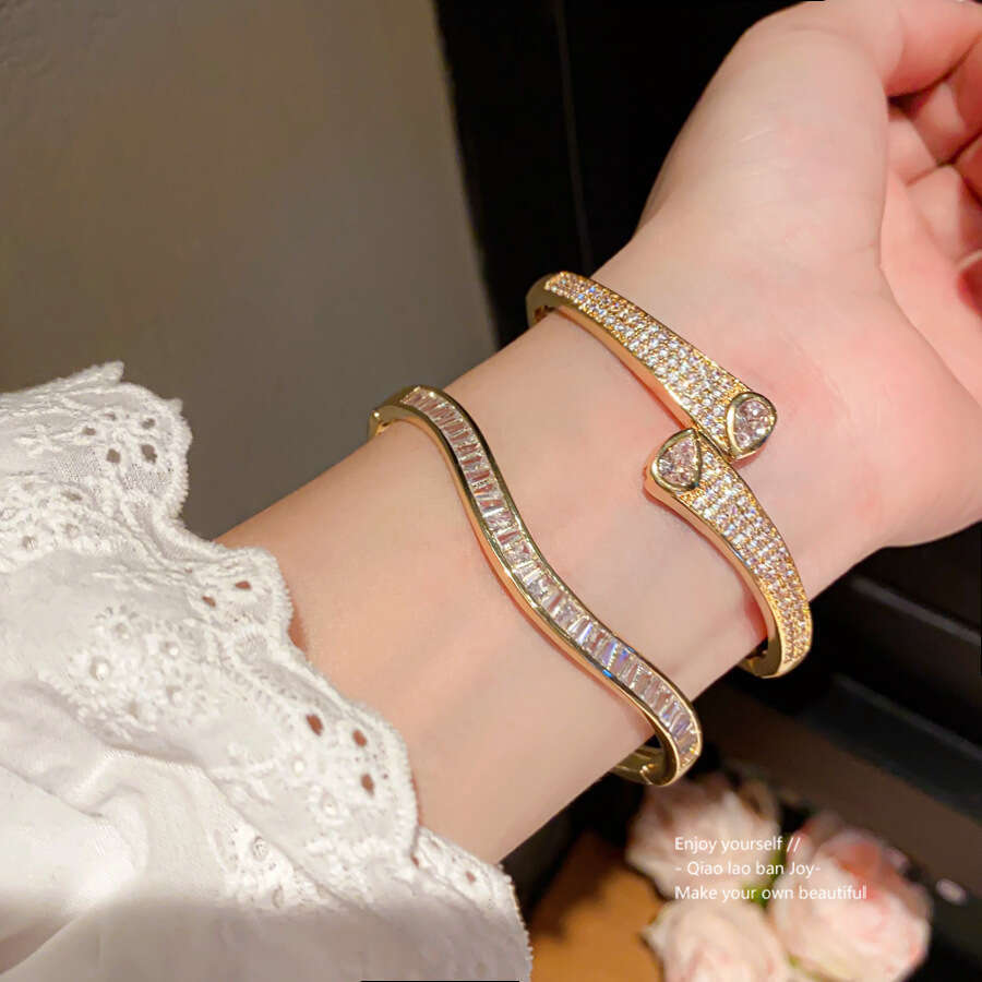 2025 hot designer bracelet 14K Real Gold Plated Zircon Wave Twisted Light High-end Sense Bracelet Niche Design Jewelry for Women