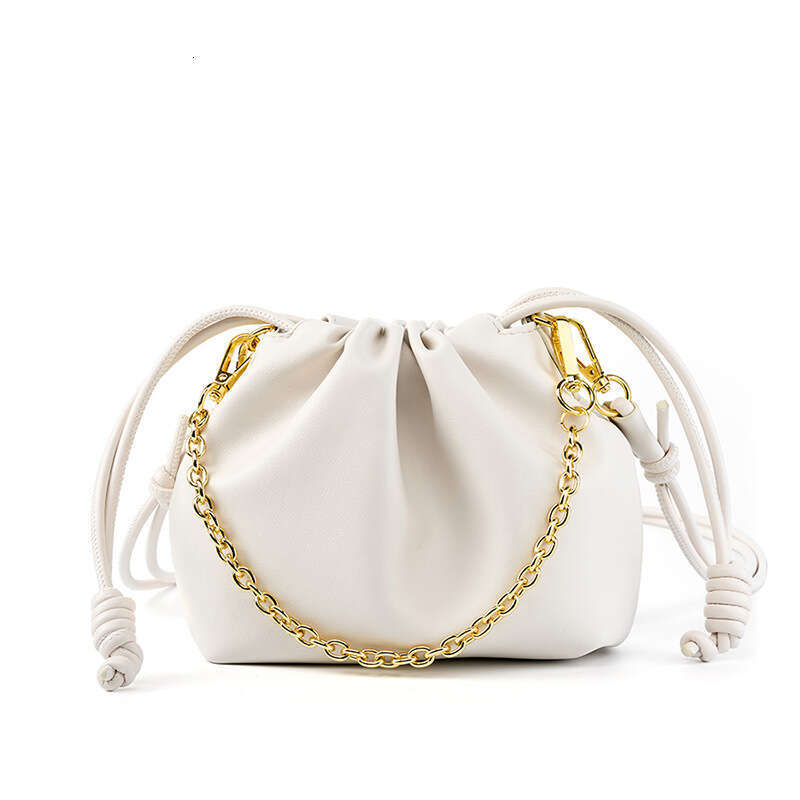 2025 Korean Style New Genuine Leather Cloud Chain Lucky Small Bucket Versatile Cowhide Bag