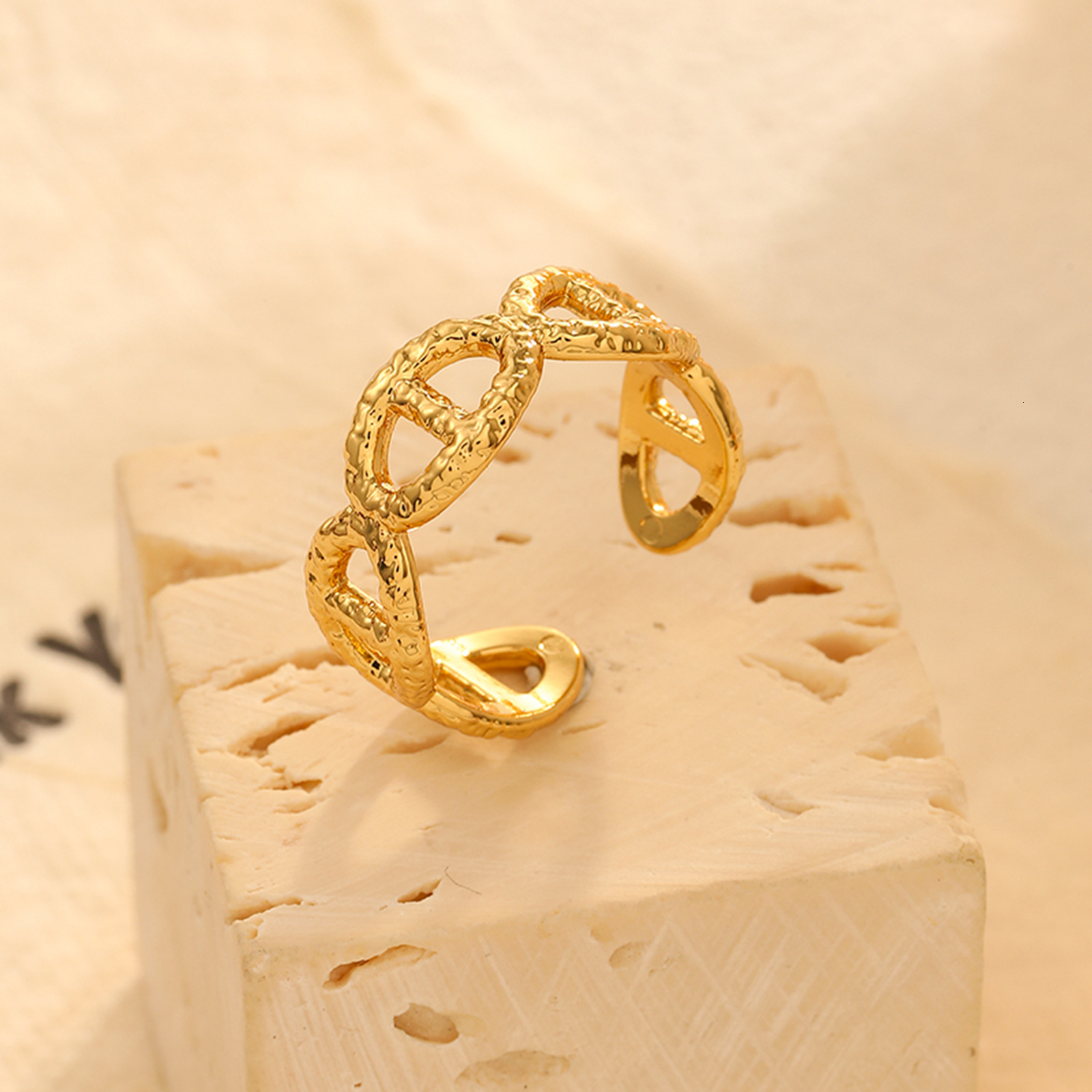 Light Luxury Fashion Simple Elegant Versatile Hollow for Women Niche Design Stainless Steel Non-Fading Ring