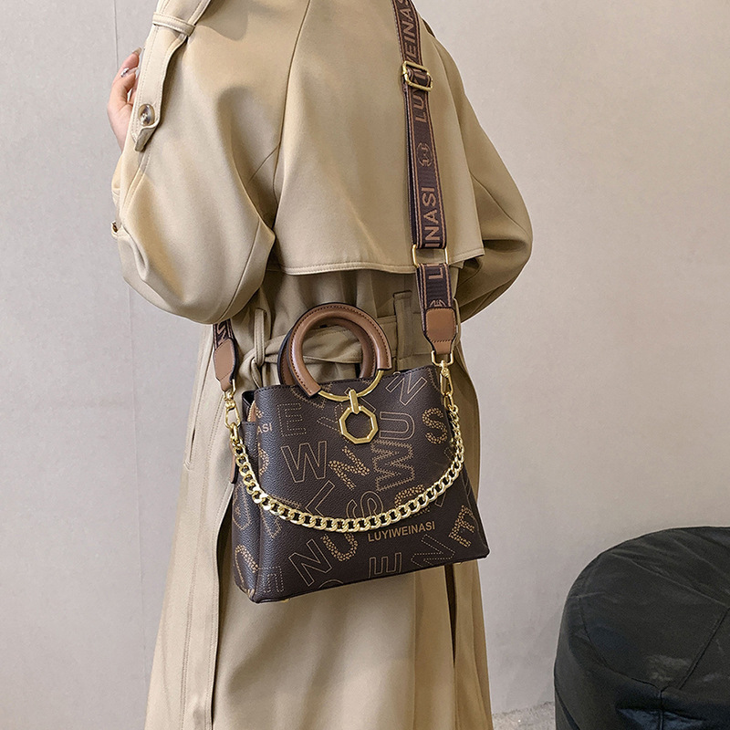 designer High-end Fashion Wide Strap Handheld Bucket Bag for Women 2025 New Vintage Print Shoulder Bag Crossbody Bag for Women