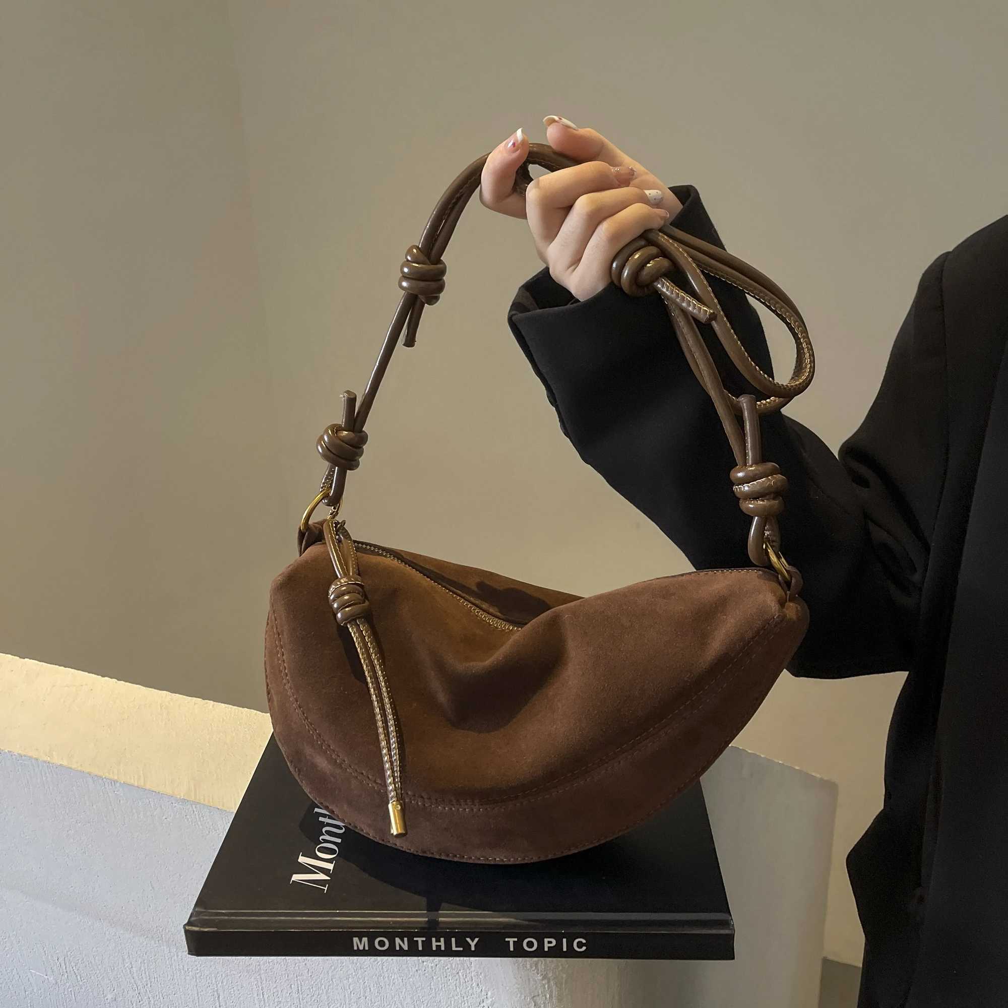 design reliable and versatile single shoulder bag mens 2024 autumn new item high-end and crossbody dumpling bag B250618