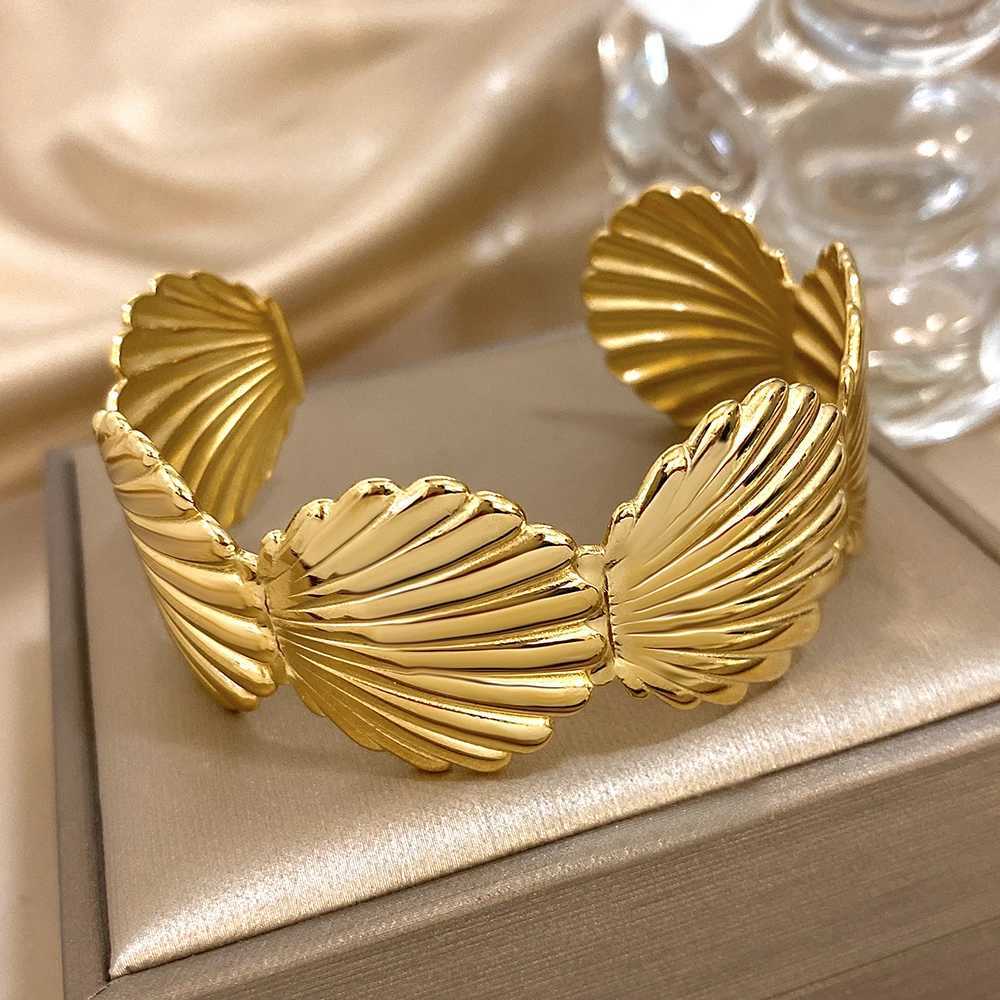 Bohemia Gold Plated Shell Shape Stainless Steel Bangles for Women Vintage Open Cuff Bangle Summer Beach Holiday Jewelry Z250616