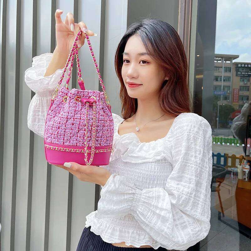 Fashionable Pink Tweed Bucket Bag for Women Contrast Plaid Cute Small Crpssbody Bags Female Daily Commute Messenger Chain Pack