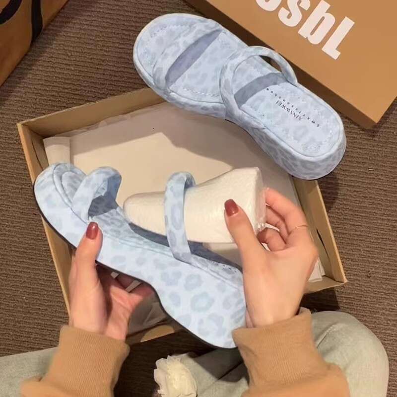 2025 Spring/Summer New Leopard Print Platform Thick Sole Slide Height Increasing Slimming Vacation Style Wedge Sandals for Outdoor Wear
