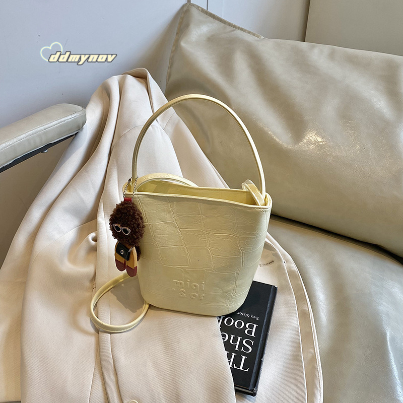 New Single Shoulder Crossbody Bucket Bag Women's Light Luxury Large Capacity Trendy Versatile High-end Feel Women ddmynov ddmynov