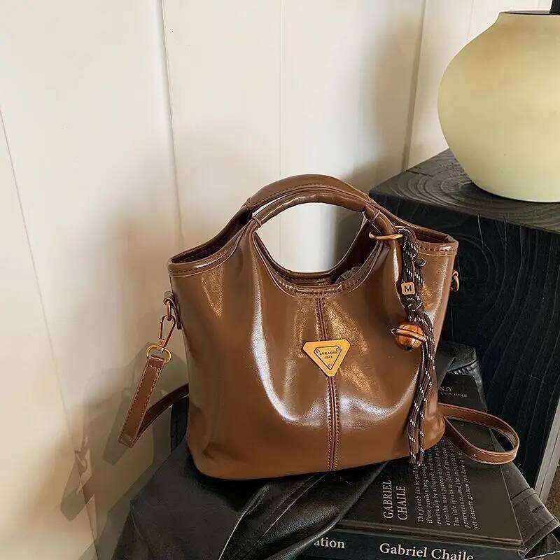 Fashionable hand-held oil wax leather small square for women, Korean version Instagram trend, versatile single-shoulder bag