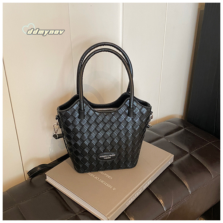 Trendy Silver Handwoven for Women 2025 Super Popular New Light Luxury Niche High-end Crossbody Bag ddmynov ddmynov ddmynov