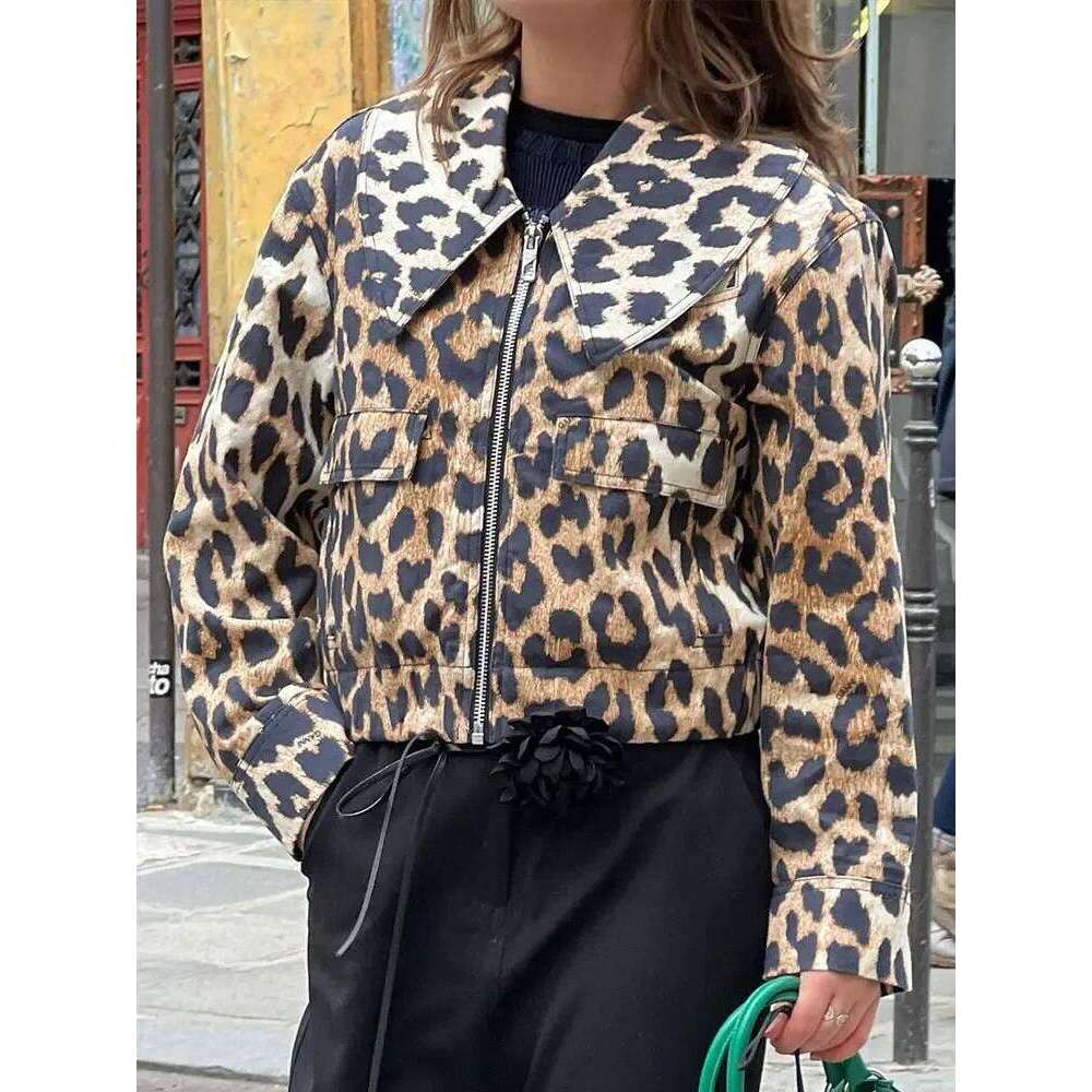 ZBZA Women Leopard Print Vintage Loose Jacket Doll Collar Metal Zipper Patch Pocket Patchwork Coat Fall Winter New Chic Overcoat
