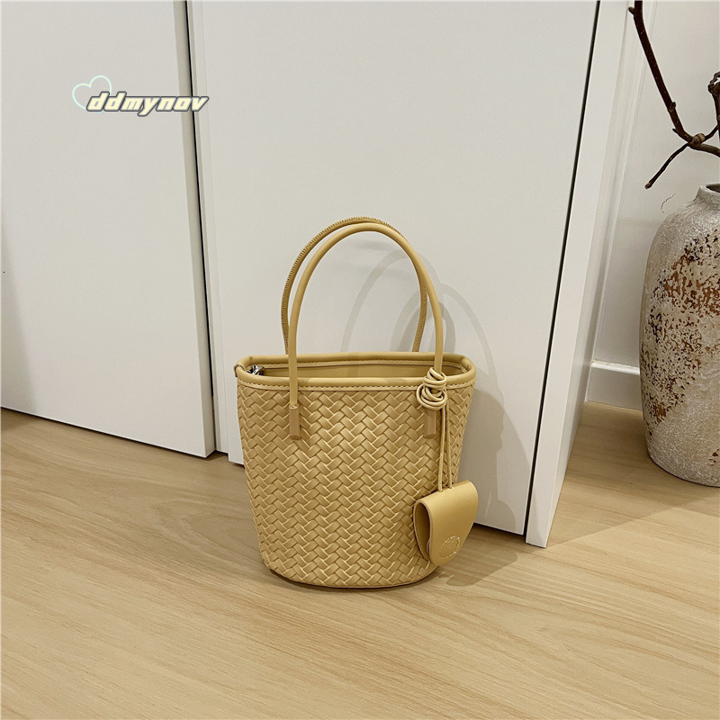 This Season 2025 New Fashion Woven Handbag Small Bucket Textured Shoulder Crossbody Women's Bag ddmynov