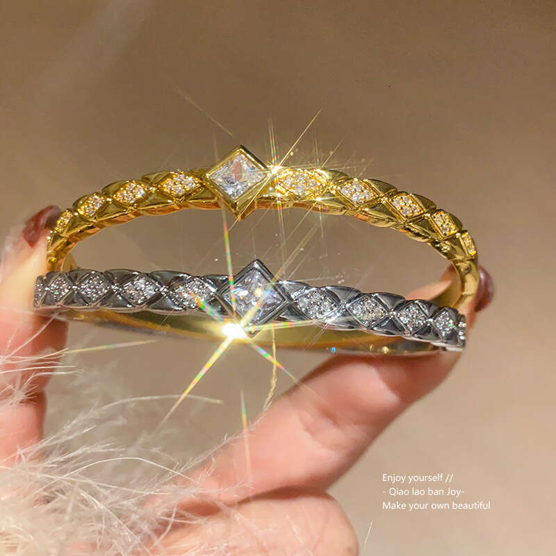 Luxury Jewelry Designer Bracelet Real Gold Plated 5A Grade Zircon Rhombus Bracelet Niche Hand Ring Light High-end Sense Temperament Jewelry for Women