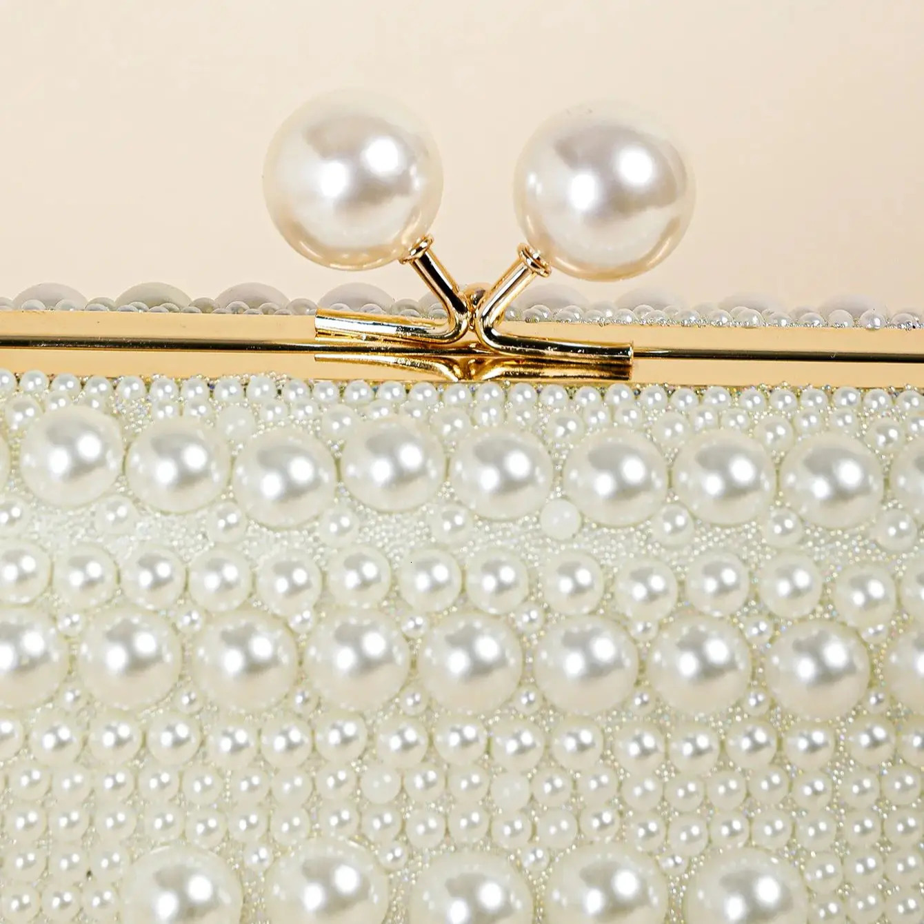 Glamorous Overall Pearl Beads Glossy Kiss Lock Metal Chain Clutch Box Elegant Textured Frame Wedding Purse Party Prom Dinner E 250614