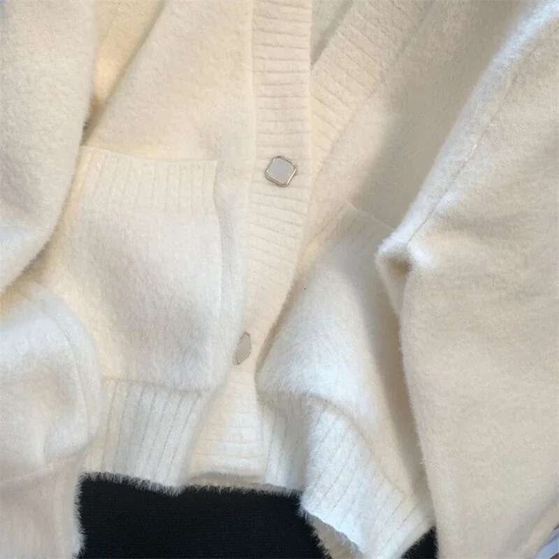 Kawaii Knit Tops for Woman Cardigan Winter Button Cute Womens Sweater White Autumn 2024 New in Korean Luxury Long Sleeve Trend