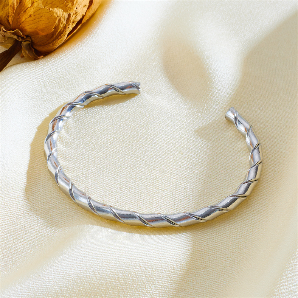 Trendy Fashion Simple Unique Design Braided Bracelet for Women Titanium Steel High-end Non-fading Jewelry