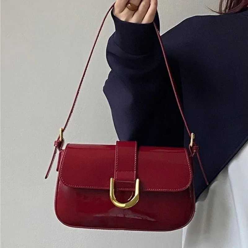 Classic PU Leather Horseshoe Buckle Casual Crossbody Bag Solid Color Small Shoulder Bag with Zipper Closure Women Clutch Purse XJ2520616