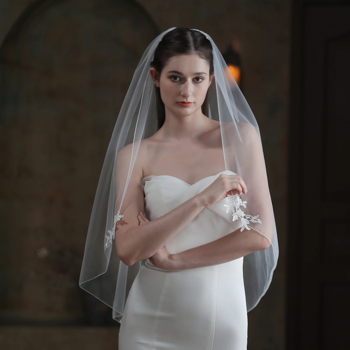 V843 Elegant Bridal Veil One-Layer Plain Tulle Lace Appliqued White Fingertip Brides Headdress Veil for Wedding Dress 250610