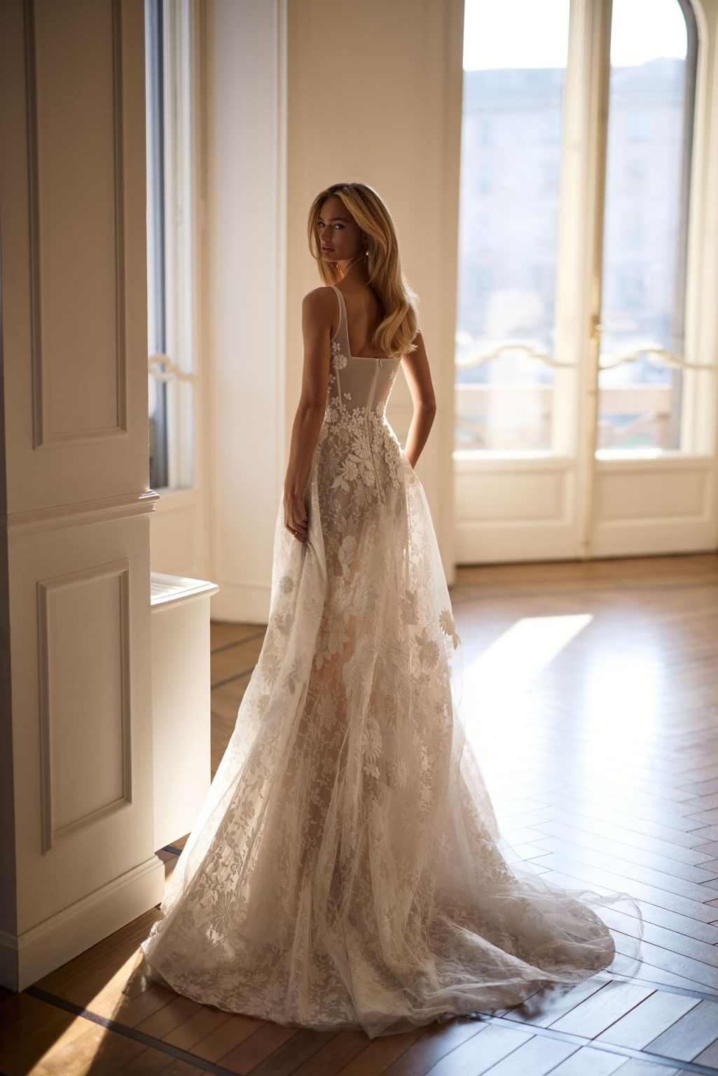 Simple Square Neck A Line Wedding Dresses Women High Side Split Elegant Sleeveless Bride Dresses Floor Length Bridal Gown