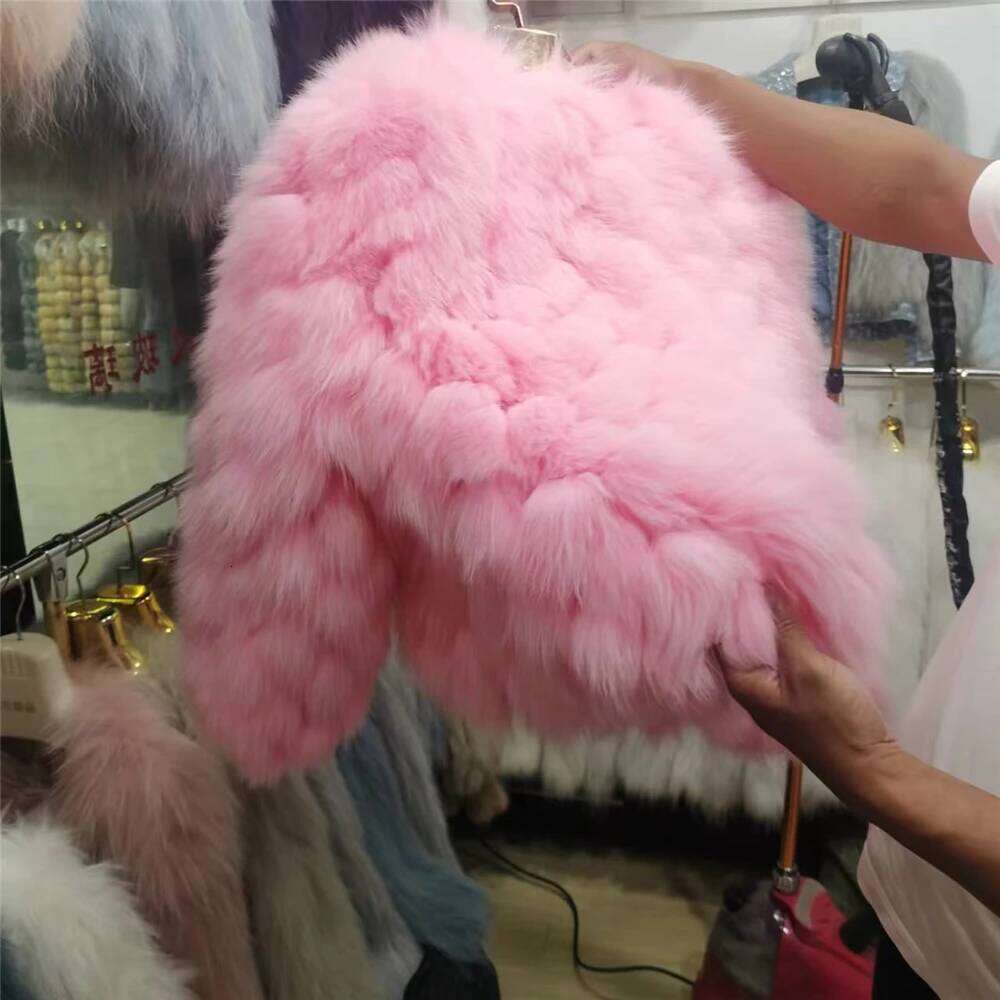 Hot Sales 2024 Women Winter Warm Real Fox Coat High Quality Fashion Full Sleeves V Neck Female Fur Short Outwear