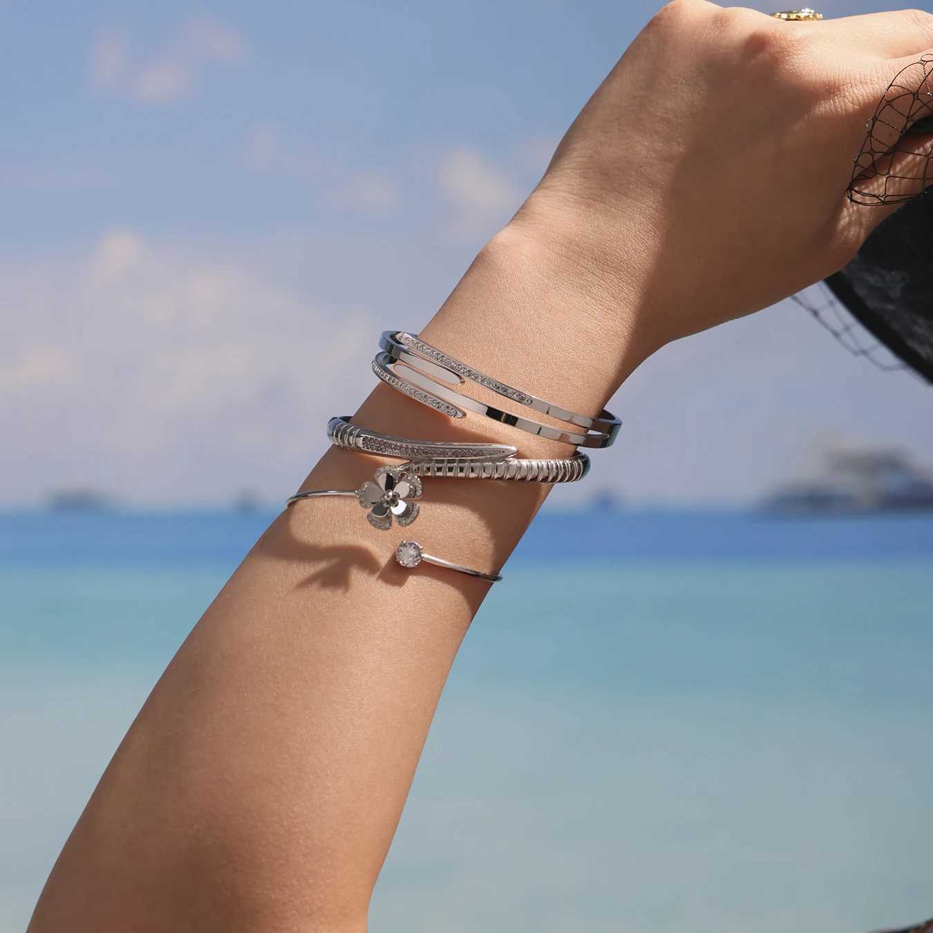 Stylish Geometric Stainless Steel Bangle for Women Zircon Inlaid Waterproof Charm Luxury Jewelry Z250616