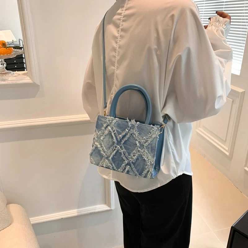 Womens Small Square Bag Diamond Shaped Pattern Raw Edge Shoulder Bag Fashion Trend Crossbody Bag XJ2520616