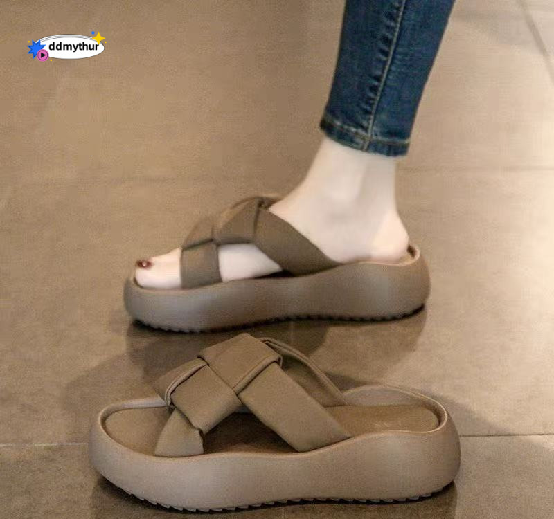 Women's Fashion Outdoor 2025 Summer New Thick-Soled Sandals Flat High-End One-Strap Slippers ddmythur