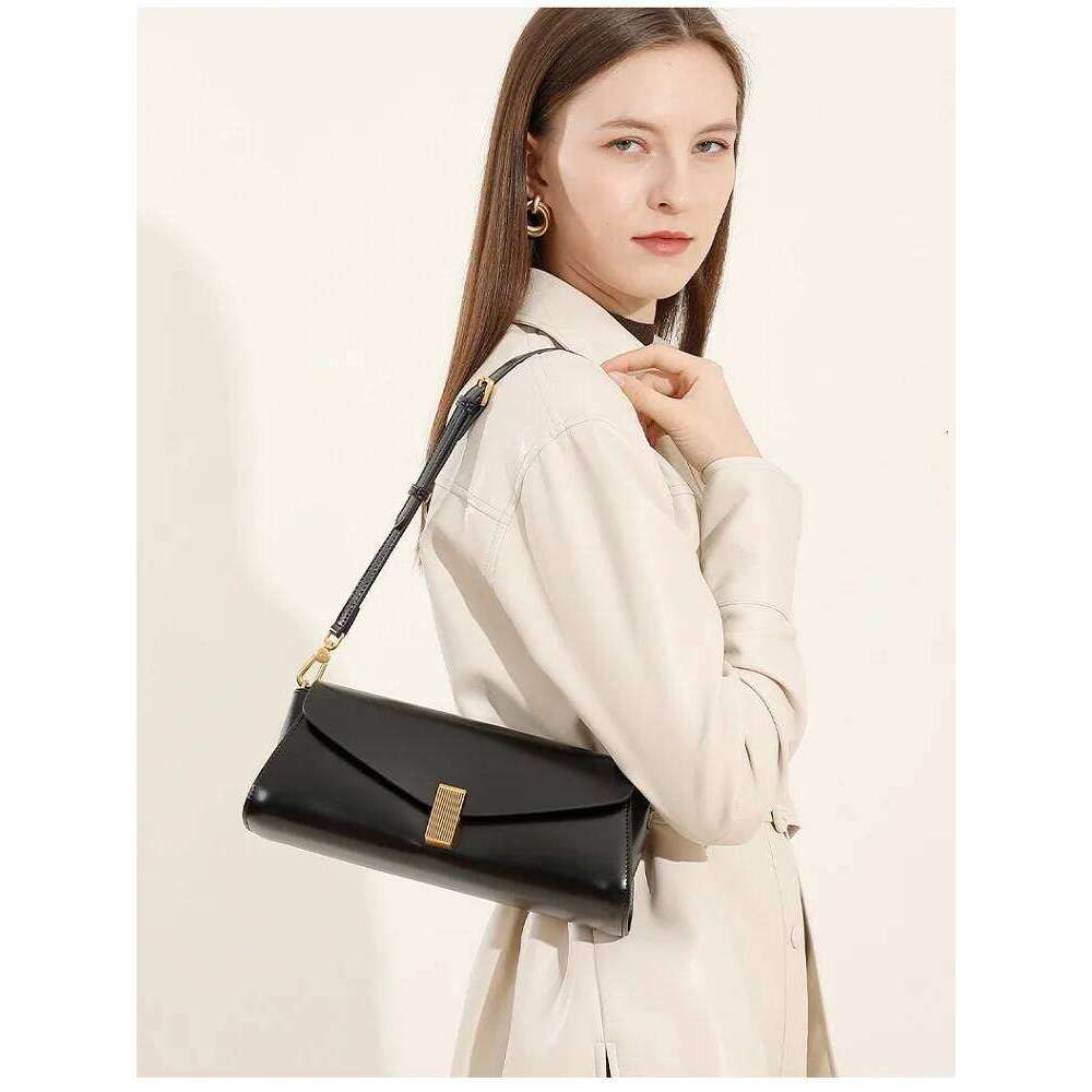 Niche Genuine Leather Women in 2025 Trendy And Versatile Shoulder Crossbody For Commuting Underarm Bag Handbag