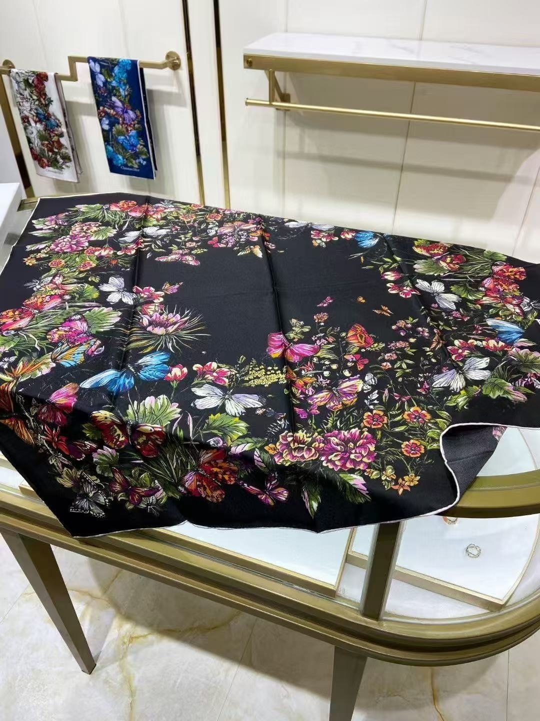 Premium Quality Women's Silk Scarf: Luxury Designers Unisex Size 90 CM Square Hijab